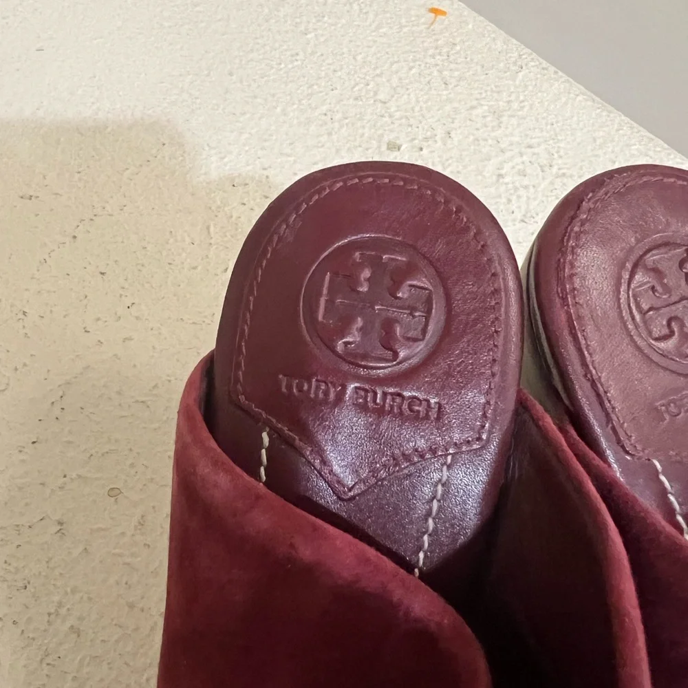Tory Burch Maroon‎ Red Ellis Suede Thick Heeled Mules Sandals Open Toes Size 7